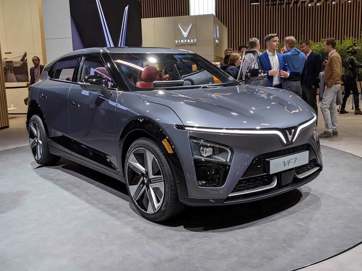 VinFast VF7 với dáng SUV thể thao trong phần phân tích ưu điểm