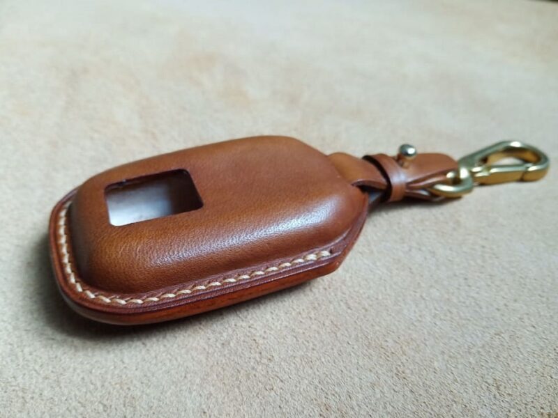 Lớp lót da lộn Alcantara bên trong bao da chìa khóa ô tô