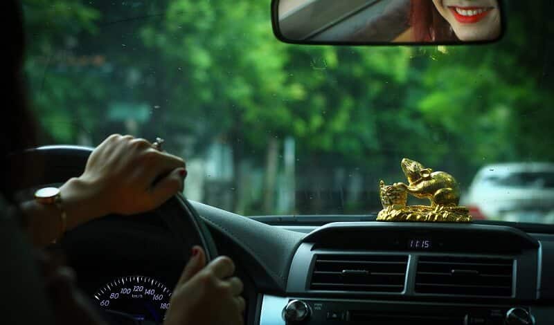 Tượng phong thủy để taplo ô tô bằng trầm hương - Phụ kiện xe hơi tặng sếp